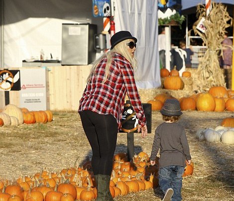 Christina Aguilera Takes Her Son Max To Pumpkin Patch!